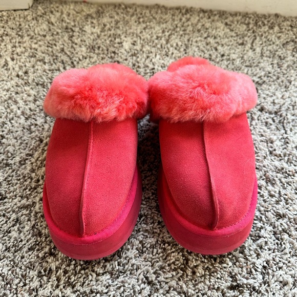 Women’s size 8 UGG Disquette slippers - Picture 3 of 4